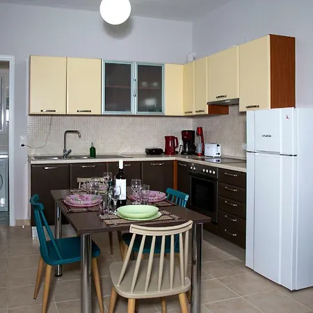 Antigone Apartment *
