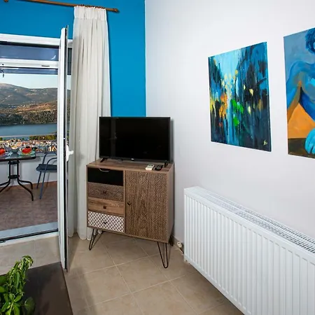 Antigone Apartment *